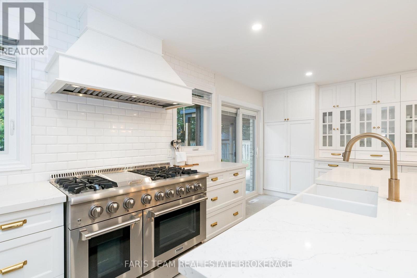 848 Church Drive, Innisfil (Lefroy), Ontario  L0L 1K0 - Photo 6 - N12460086