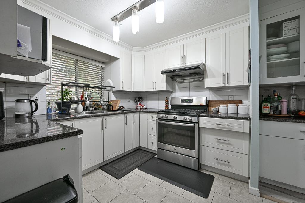 14346 68b Avenue, Surrey, British Columbia  V3W 8X1 - Photo 8 - R3061825