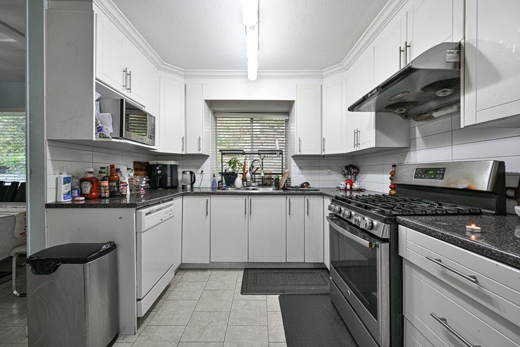 14346 68b Avenue, Surrey, British Columbia  V3W 8X1 - Photo 9 - R3061825