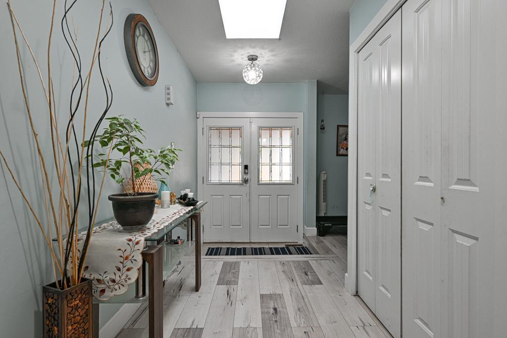 14346 68b Avenue, Surrey, British Columbia  V3W 8X1 - Photo 3 - R3061825