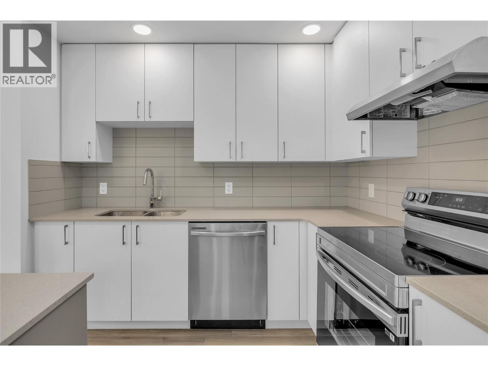 1057 Frost Road Unit# 118 Kelowna Photo 4 1057 Frost Road Unit# 118 Kelowna Photo 4