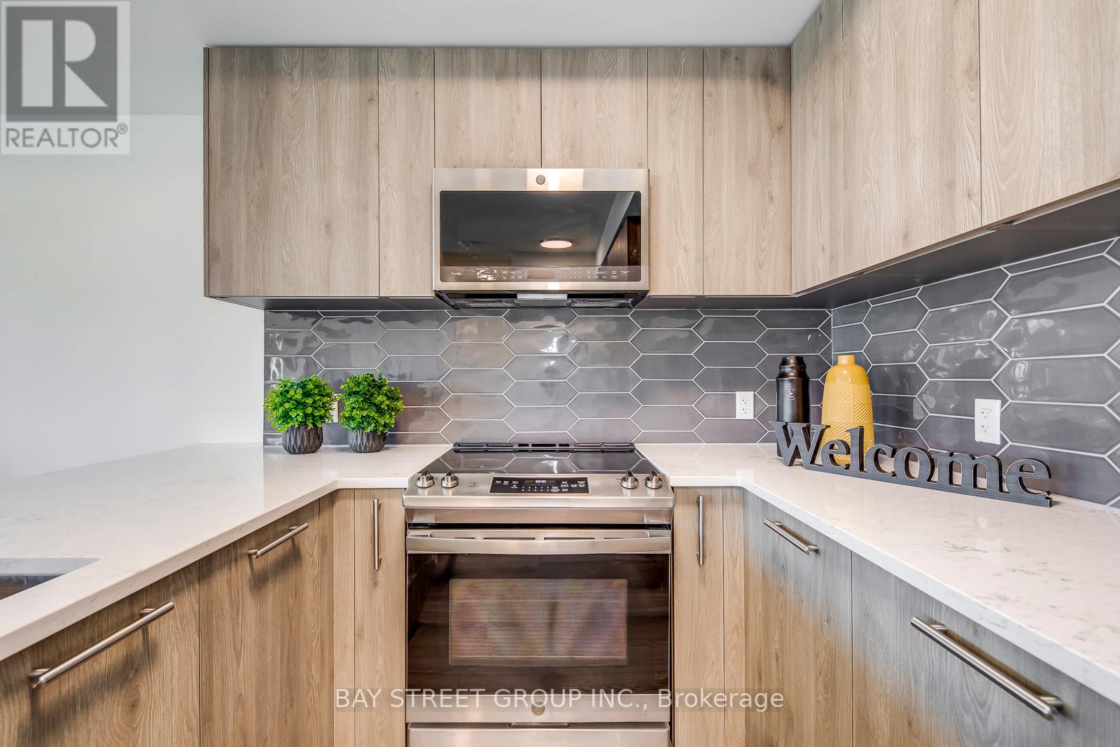 327 - 101 Cathedral High Street, Markham, Ontario  L6C 3L8 - Photo 10 - N12485401