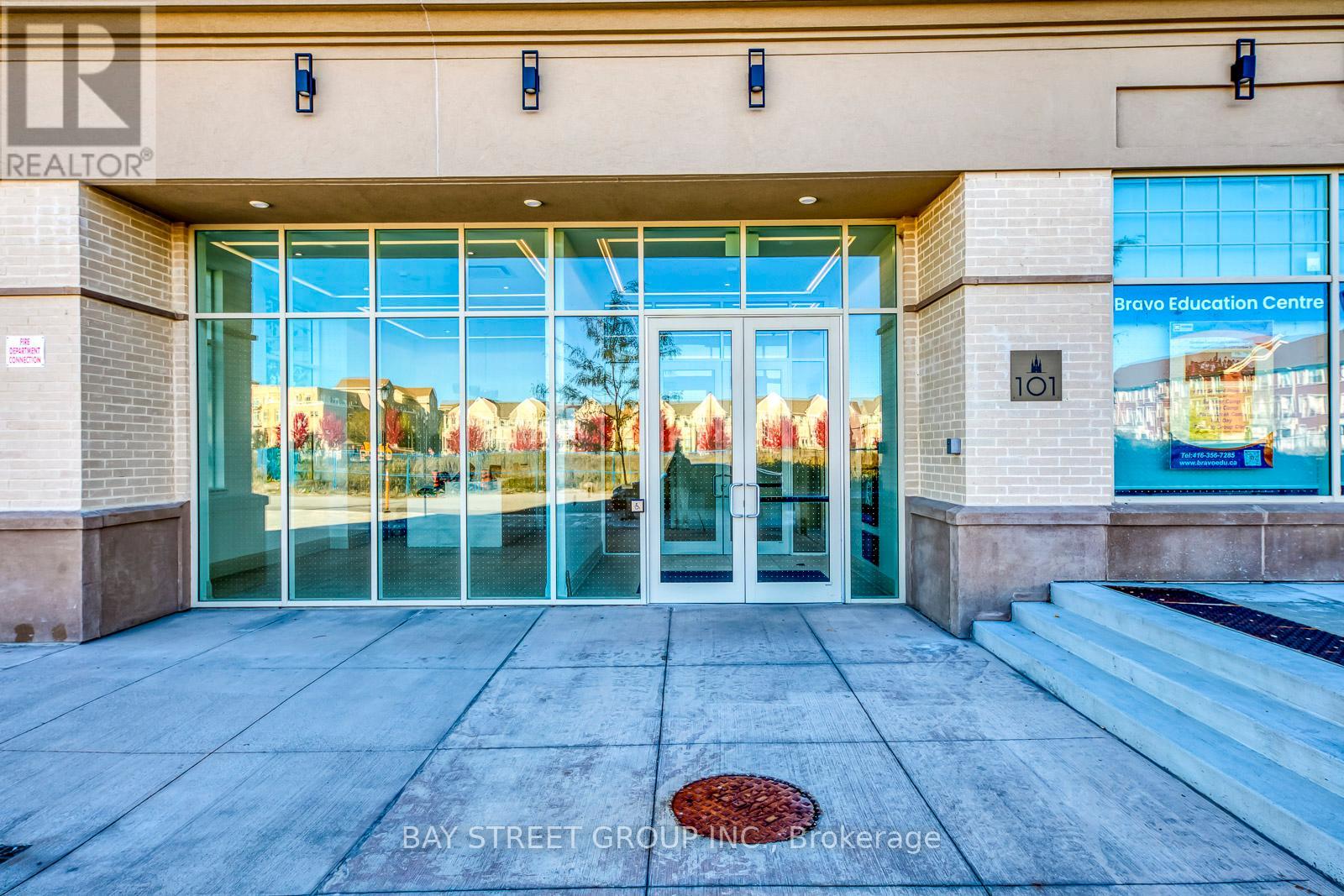 327 - 101 Cathedral High Street, Markham, Ontario  L6C 3L8 - Photo 3 - N12485401