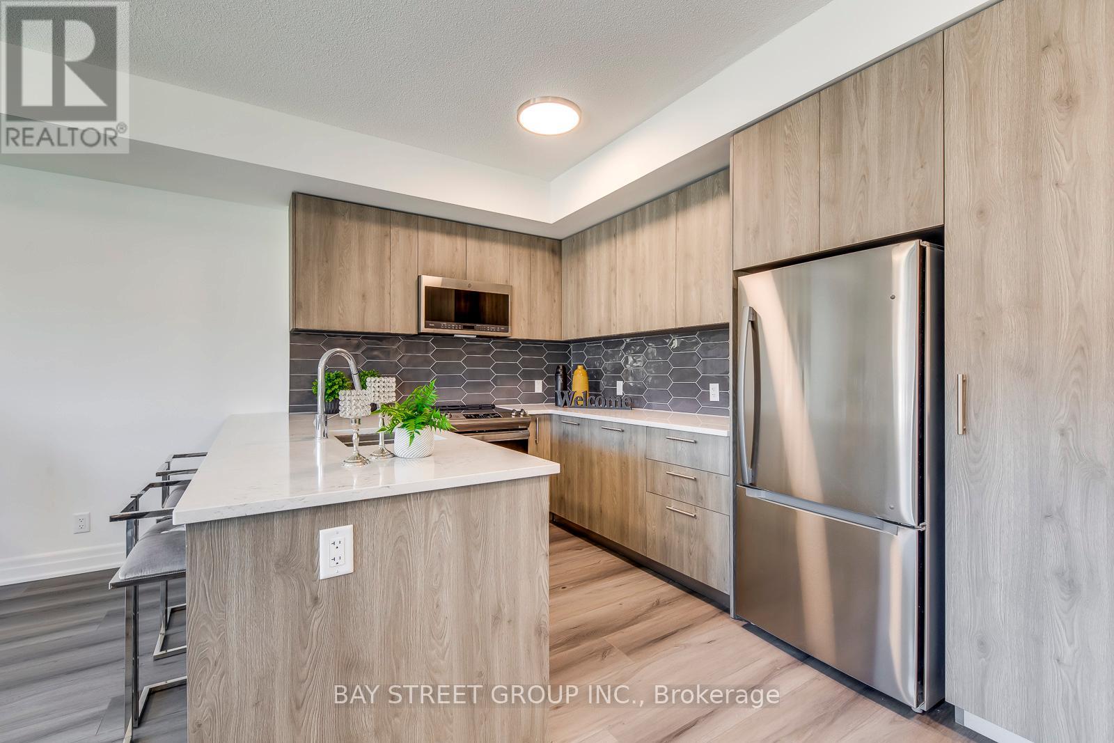 327 - 101 Cathedral High Street, Markham, Ontario  L6C 3L8 - Photo 8 - N12485401