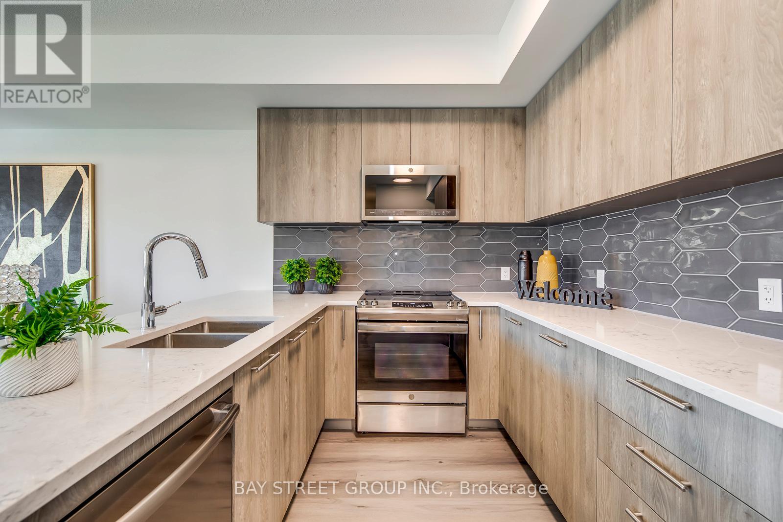 327 - 101 Cathedral High Street, Markham, Ontario  L6C 3L8 - Photo 9 - N12485401