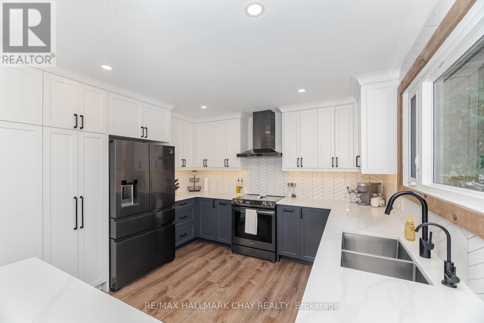 731 Pinegrove Avenue, Innisfil, Ontario  L9S 2K3 - Photo 1 - N12485433