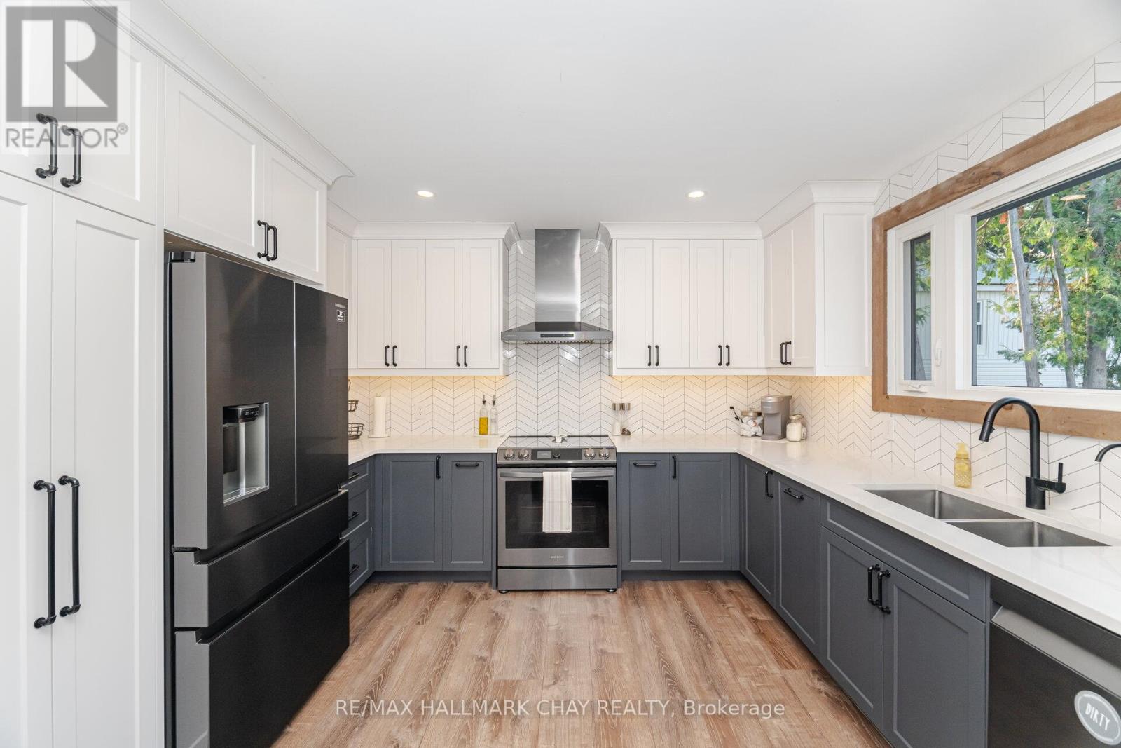 731 Pinegrove Avenue, Innisfil, Ontario  L9S 2K3 - Photo 13 - N12485433