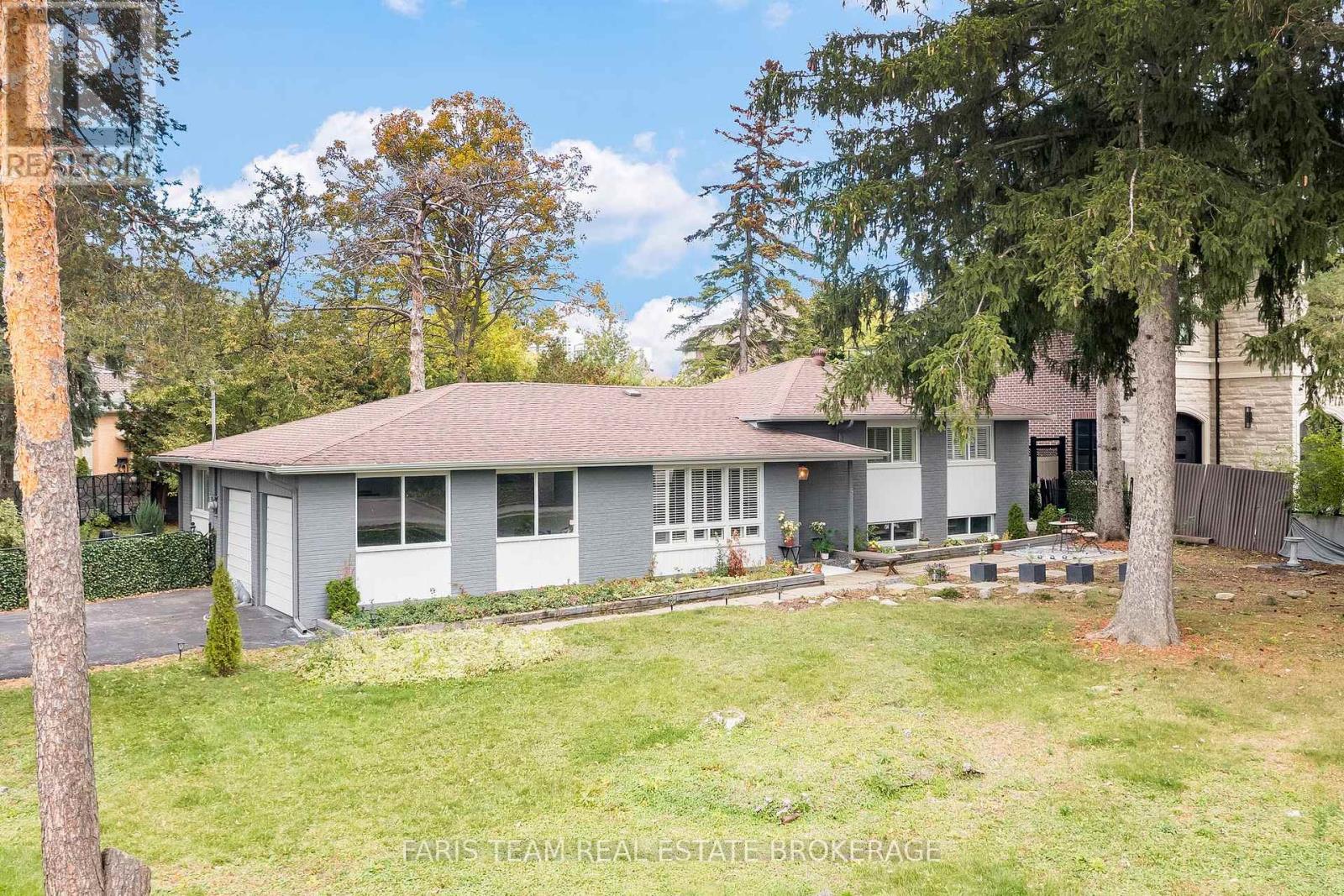 52 MAY AVENUE, Richmond Hill, Ontario