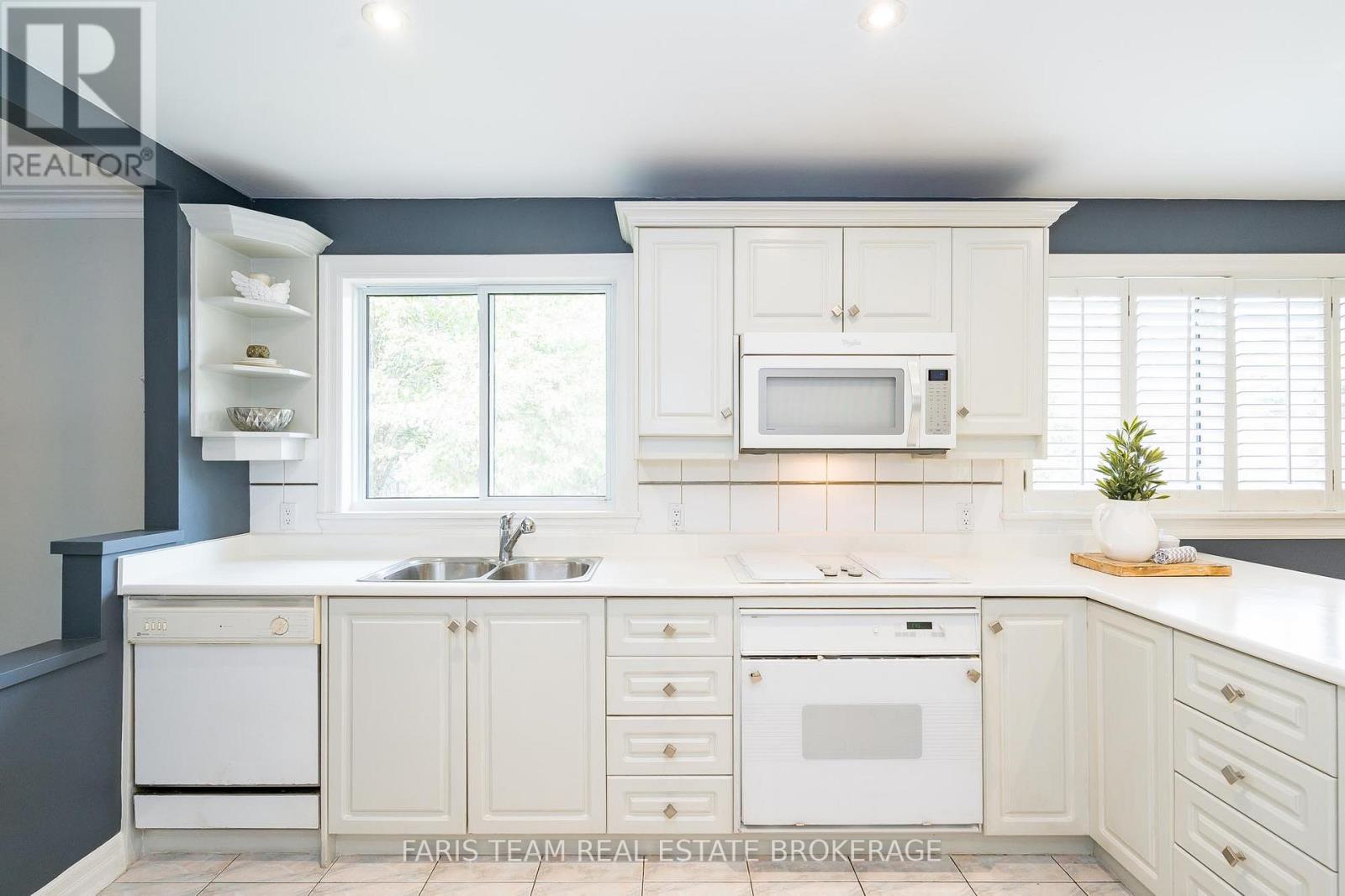 52 May Avenue, Richmond Hill, Ontario  L4C 3S6 - Photo 10 - N12485436