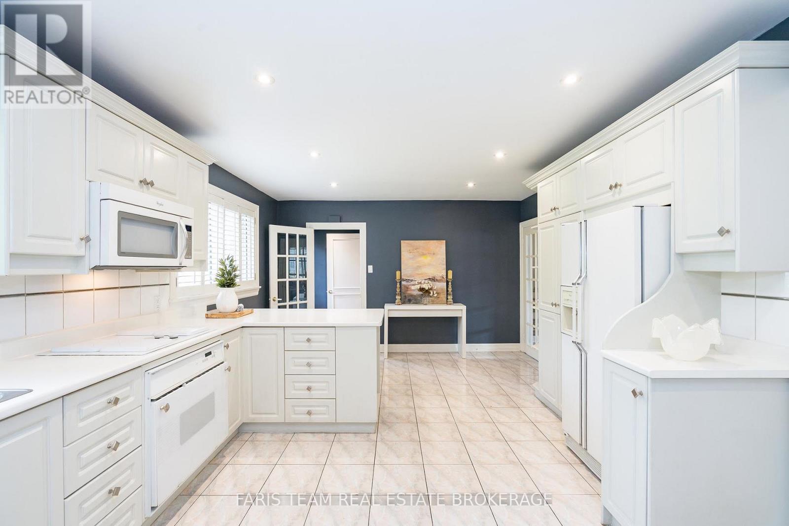 52 May Avenue, Richmond Hill, Ontario  L4C 3S6 - Photo 11 - N12485436