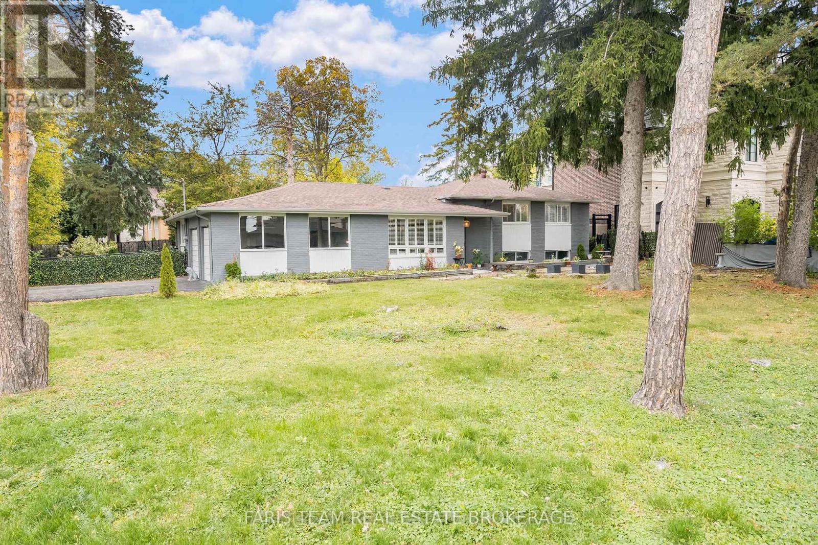 52 May Avenue, Richmond Hill, Ontario  L4C 3S6 - Photo 2 - N12485436