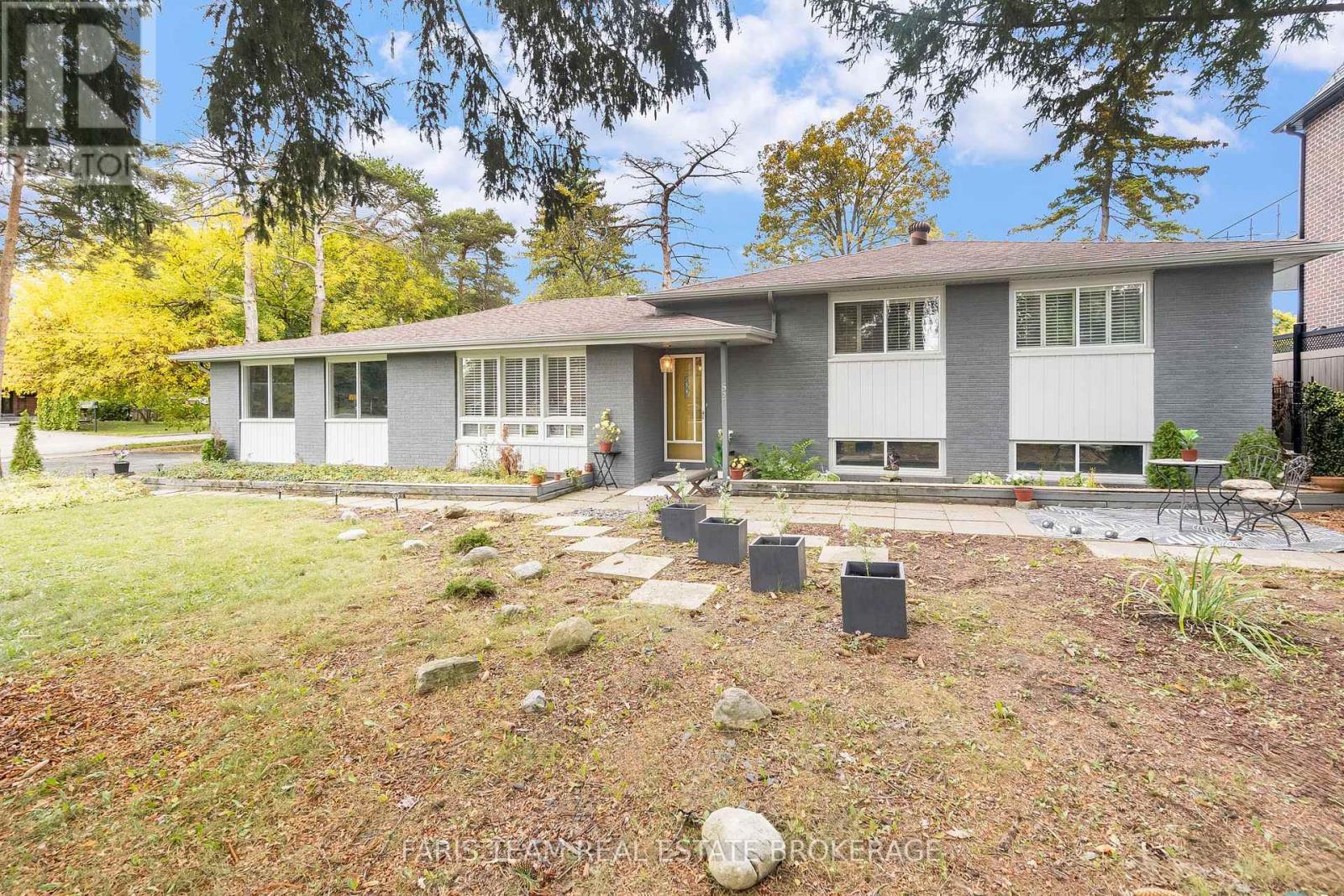 52 May Avenue, Richmond Hill, Ontario  L4C 3S6 - Photo 5 - N12485436