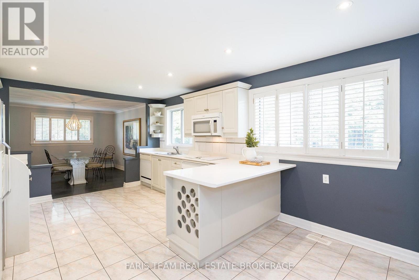 52 May Avenue, Richmond Hill, Ontario  L4C 3S6 - Photo 6 - N12485436