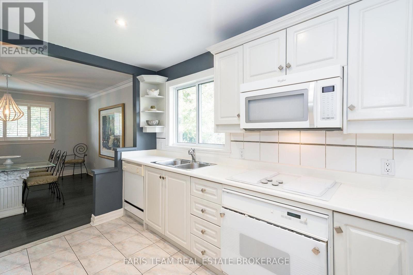 52 May Avenue, Richmond Hill, Ontario  L4C 3S6 - Photo 9 - N12485436