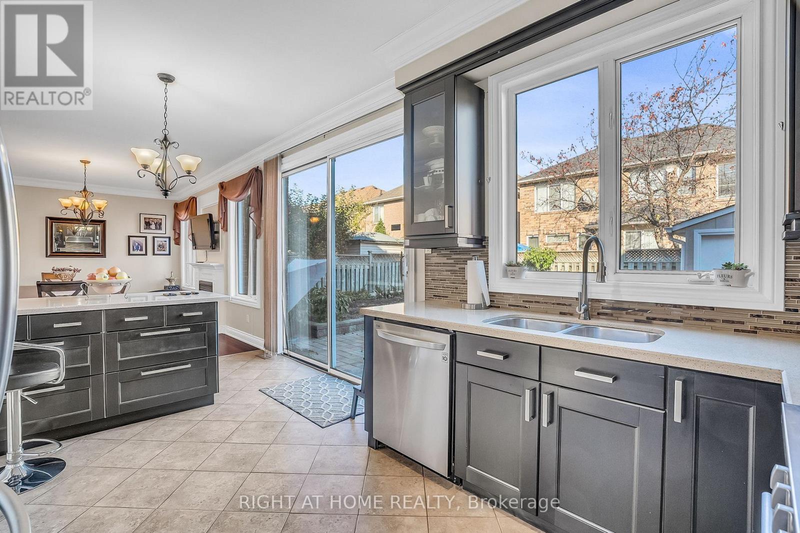 421 John Deisman Boulevard, Vaughan, Ontario  L6A 3G2 - Photo 5 - N12485470