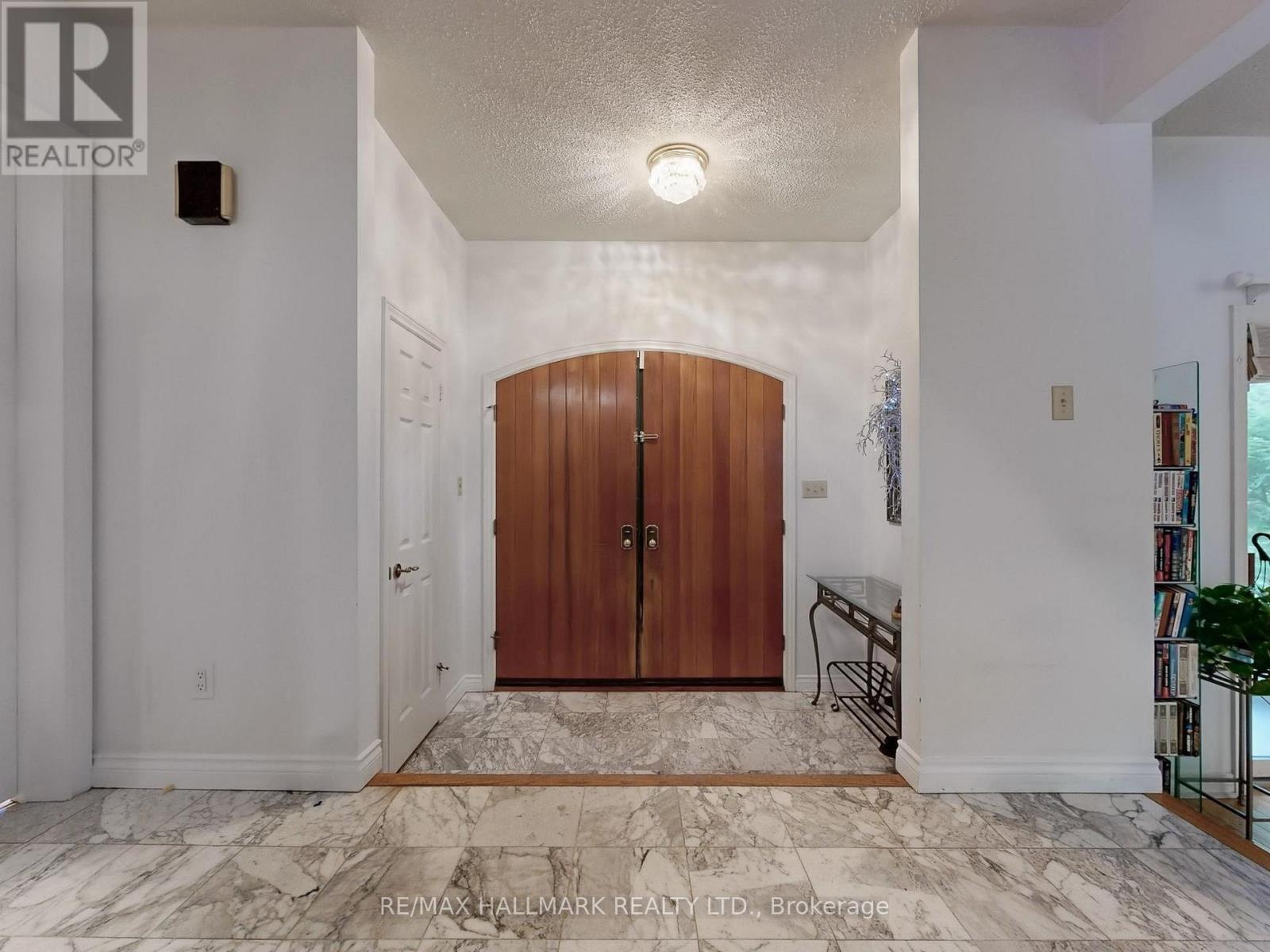 23 Forfardale Road, Whitchurch-Stouffville, Ontario  L4A 7X3 - Photo 9 - N12485472