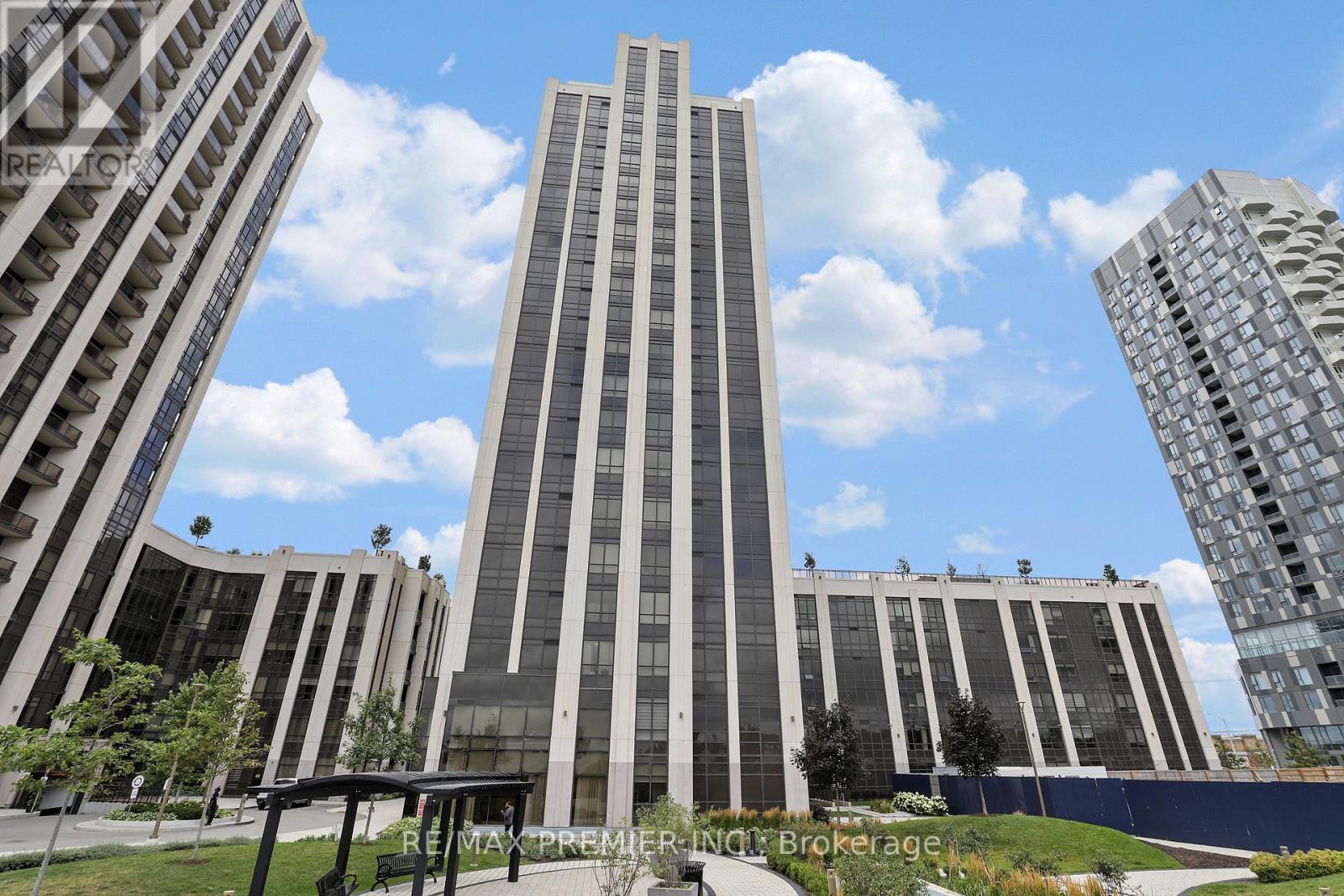 1411 - 9085 Jane Street, Vaughan, Ontario  L4K 0L8 - Photo 1 - N12485486