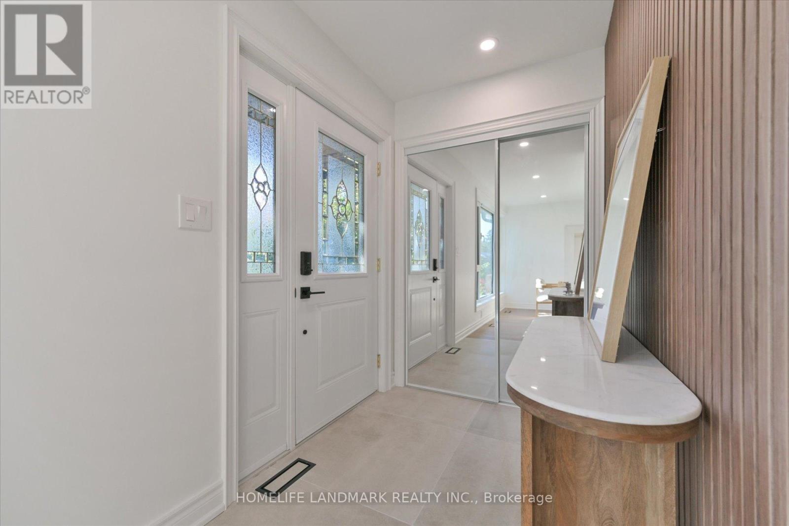 421 Browndale Crescent, Richmond Hill, Ontario  L4C 3H9 - Photo 3 - N12485494