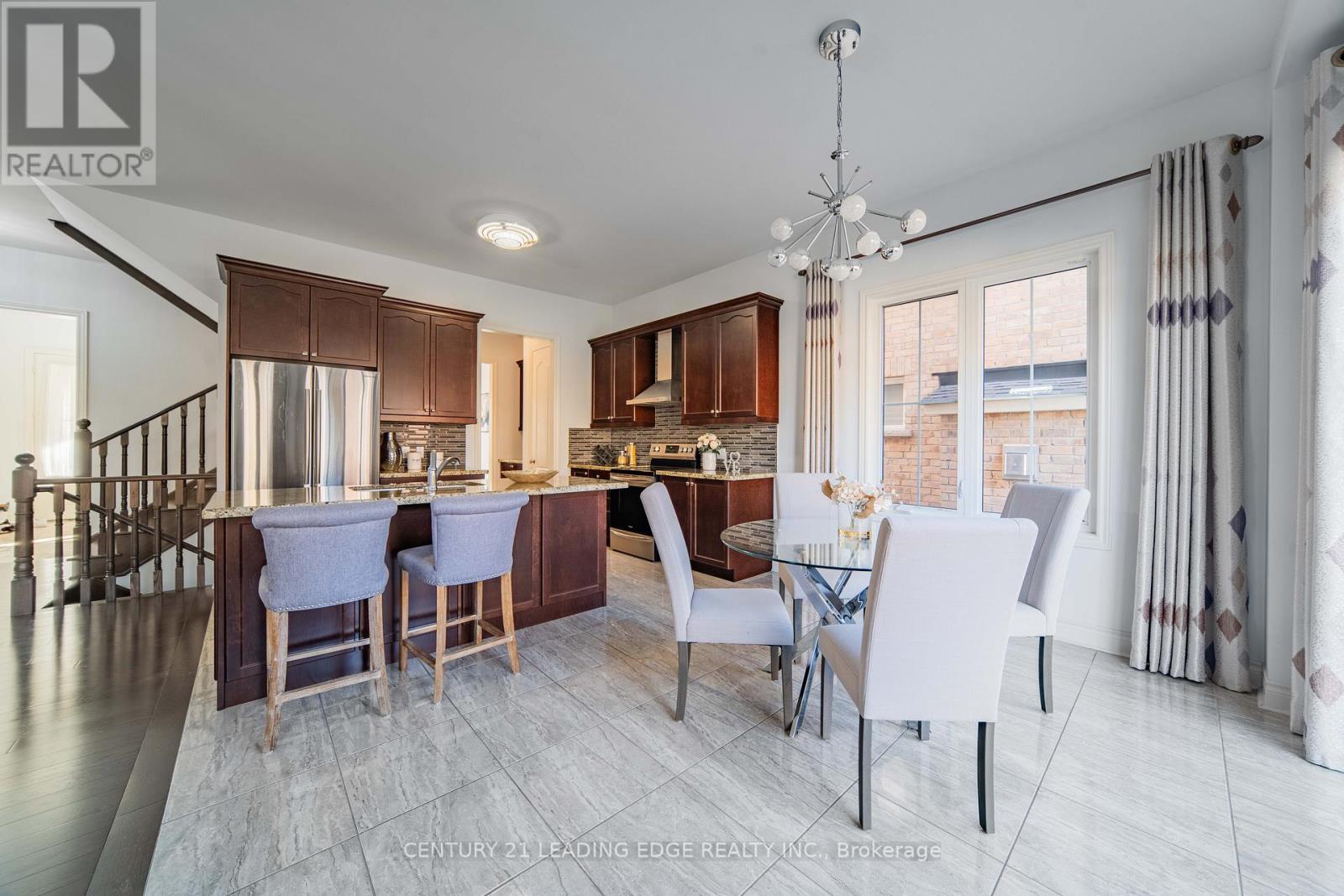 63 Ken Sinclair Crescent, Aurora, Ontario  L4G 3J1 - Photo 10 - N12485526