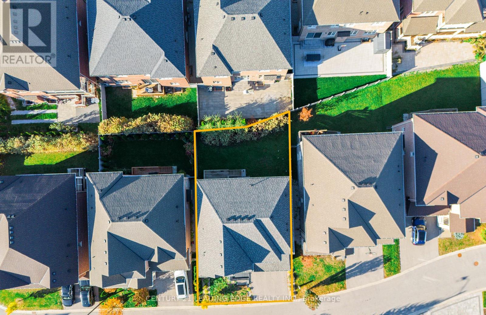 63 Ken Sinclair Crescent, Aurora, Ontario  L4G 3J1 - Photo 3 - N12485526