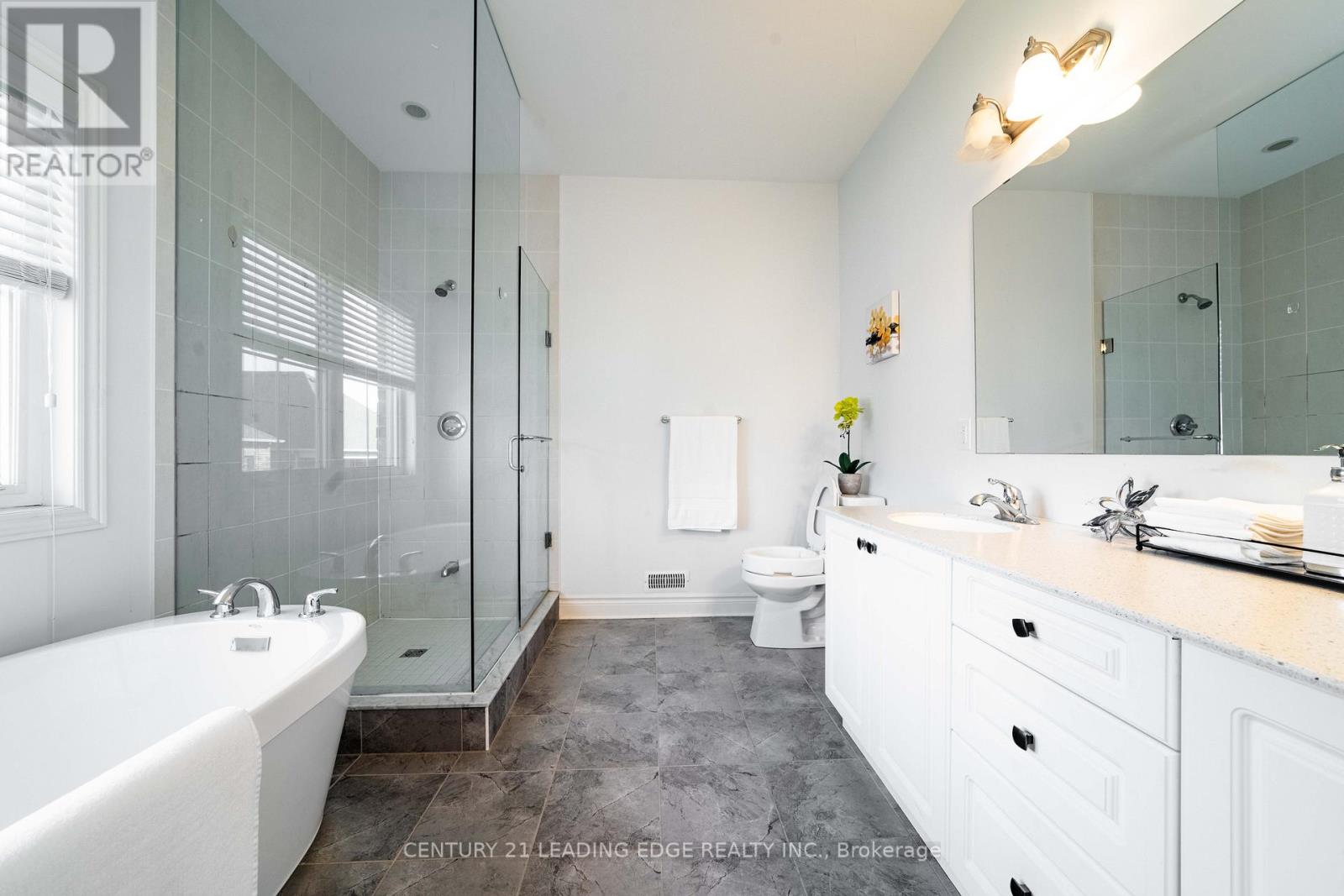 63 Ken Sinclair Crescent, Aurora, Ontario  L4G 3J1 - Photo 30 - N12485526