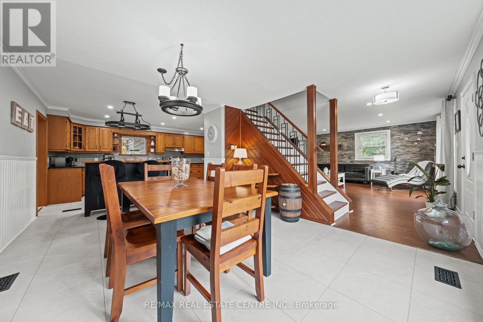 1 Hughson Street, North Dumfries, Ontario  N0B 1L0 - Photo 8 - X12484049