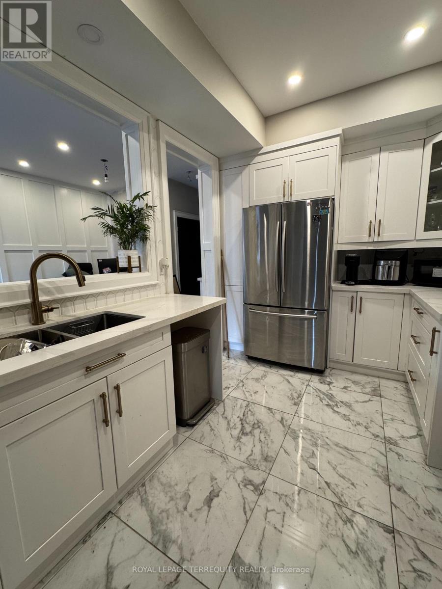 9 Palacebeach Trail, Hamilton, Ontario  L8E 0B9 - Photo 2 - X12442268