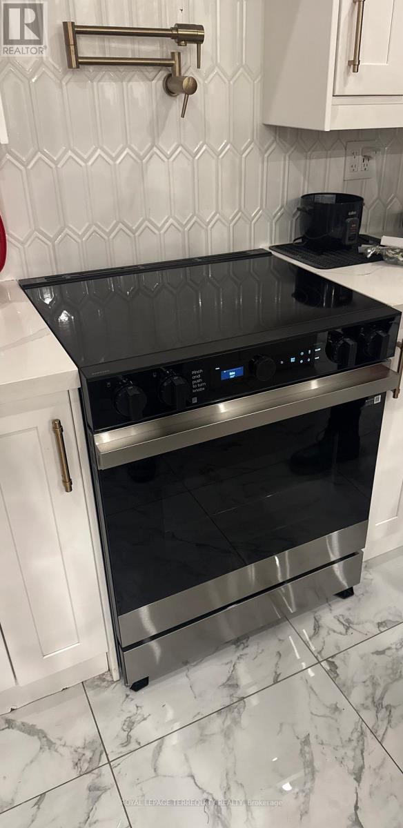 9 Palacebeach Trail, Hamilton, Ontario  L8E 0B9 - Photo 4 - X12442268