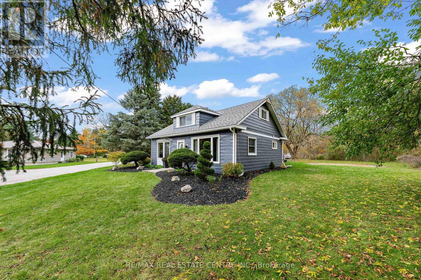 1 Hughson Street, North Dumfries, Ontario  N0B 1L0 - Photo 50 - X12484049