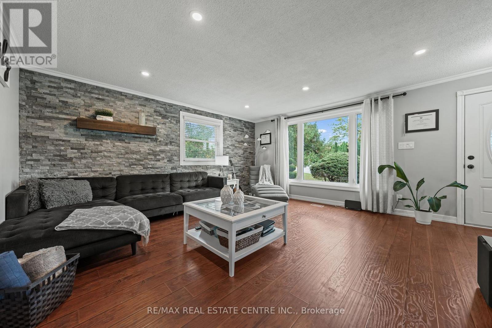 1 Hughson Street, North Dumfries, Ontario  N0B 1L0 - Photo 6 - X12484049