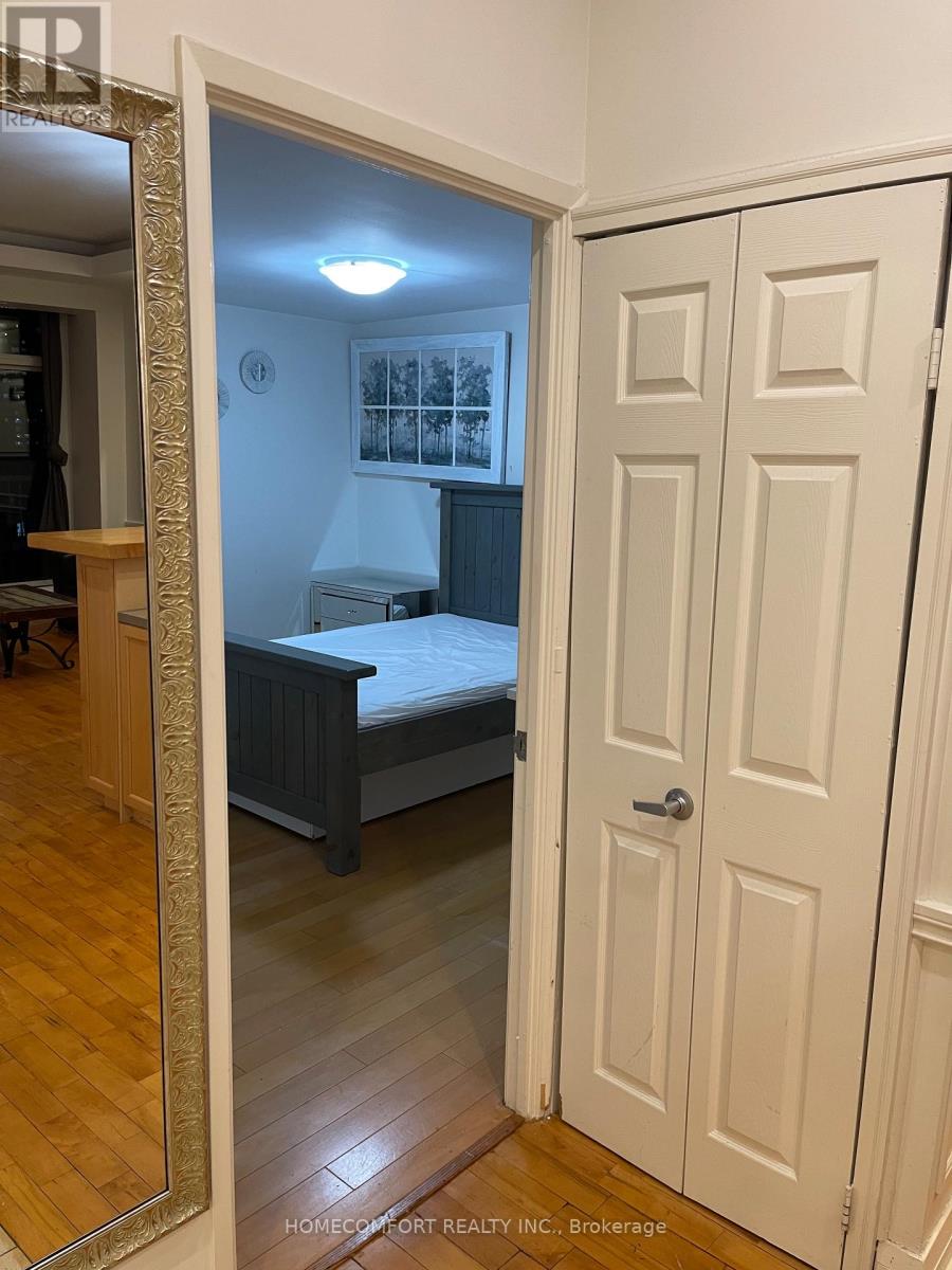 701 - 8 Wellesley Street E, Toronto, Ontario  M4Y 3B2 - Photo 17 - C12481595