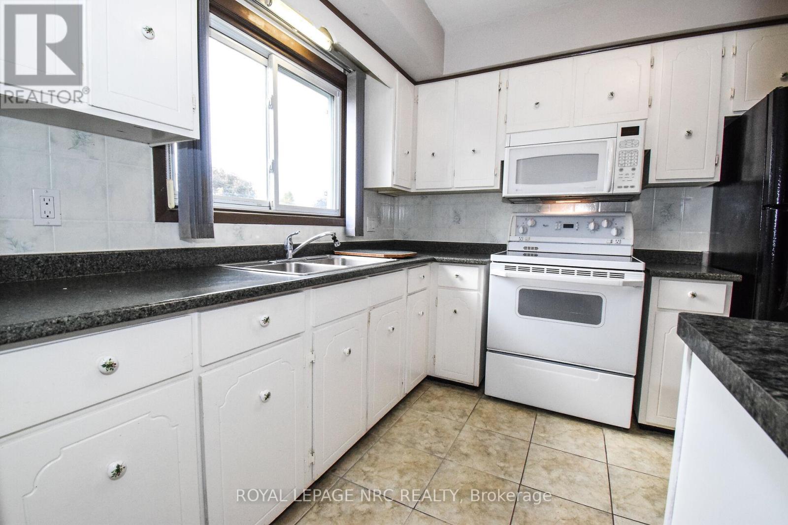 2 Ashley Circle, St. Catharines, Ontario  L2N 1L8 - Photo 18 - X12485554