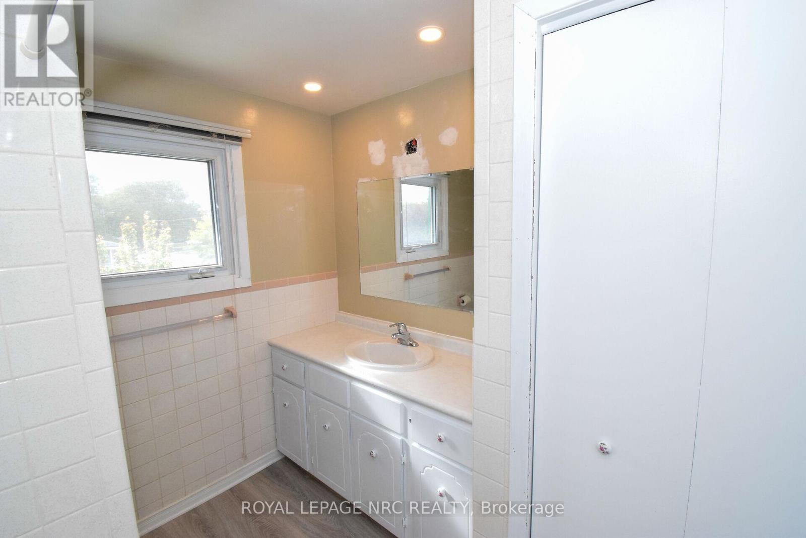 2 Ashley Circle, St. Catharines, Ontario  L2N 1L8 - Photo 30 - X12485554