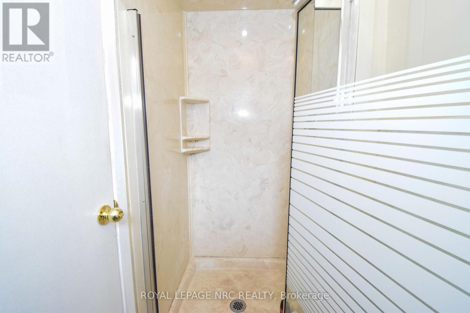 2 Ashley Circle, St. Catharines, Ontario  L2N 1L8 - Photo 9 - X12485554