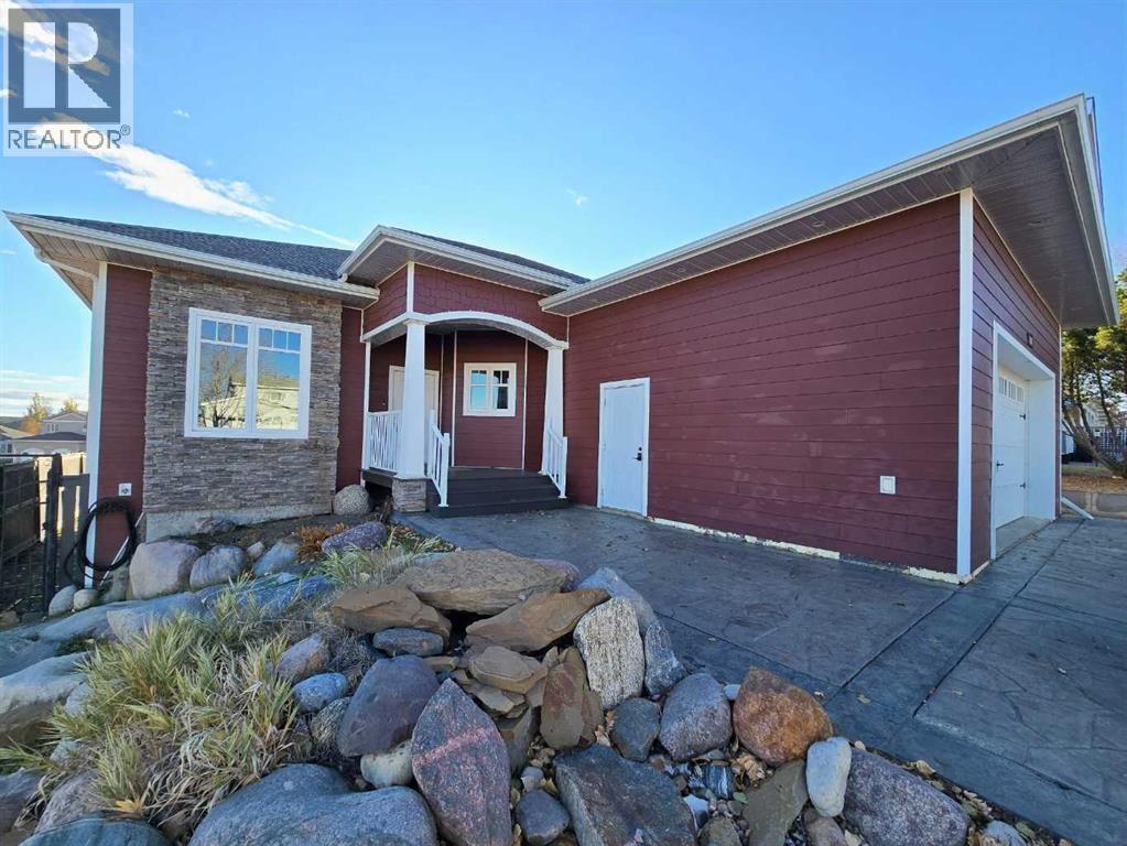 8245 102 Avenue, Peace River, Alberta