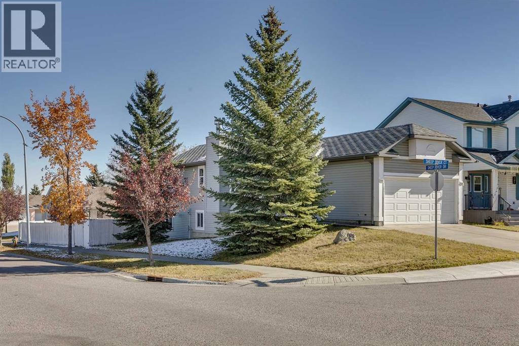 701 Sheep River Court, Okotoks, Alberta  T1S 1T8 - Photo 4 - A2263842