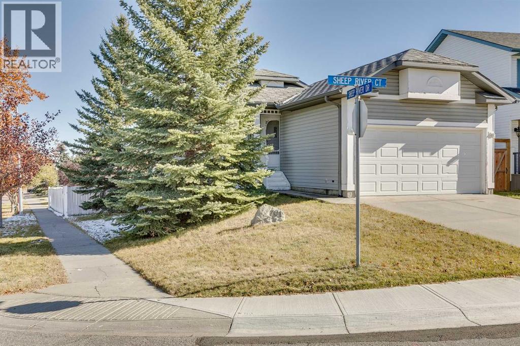 701 Sheep River Court, Okotoks, Alberta  T1S 1T8 - Photo 2 - A2263842