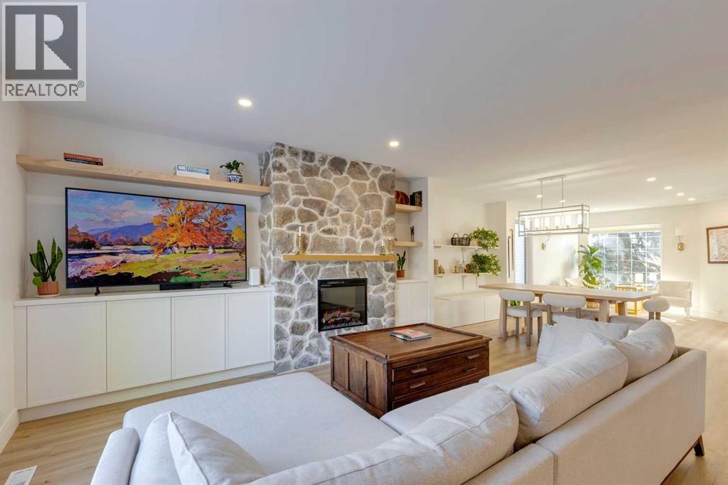 254 Scenic View Close Nw, Calgary, Alberta  T3L 1Y5 - Photo 4 - A2264431