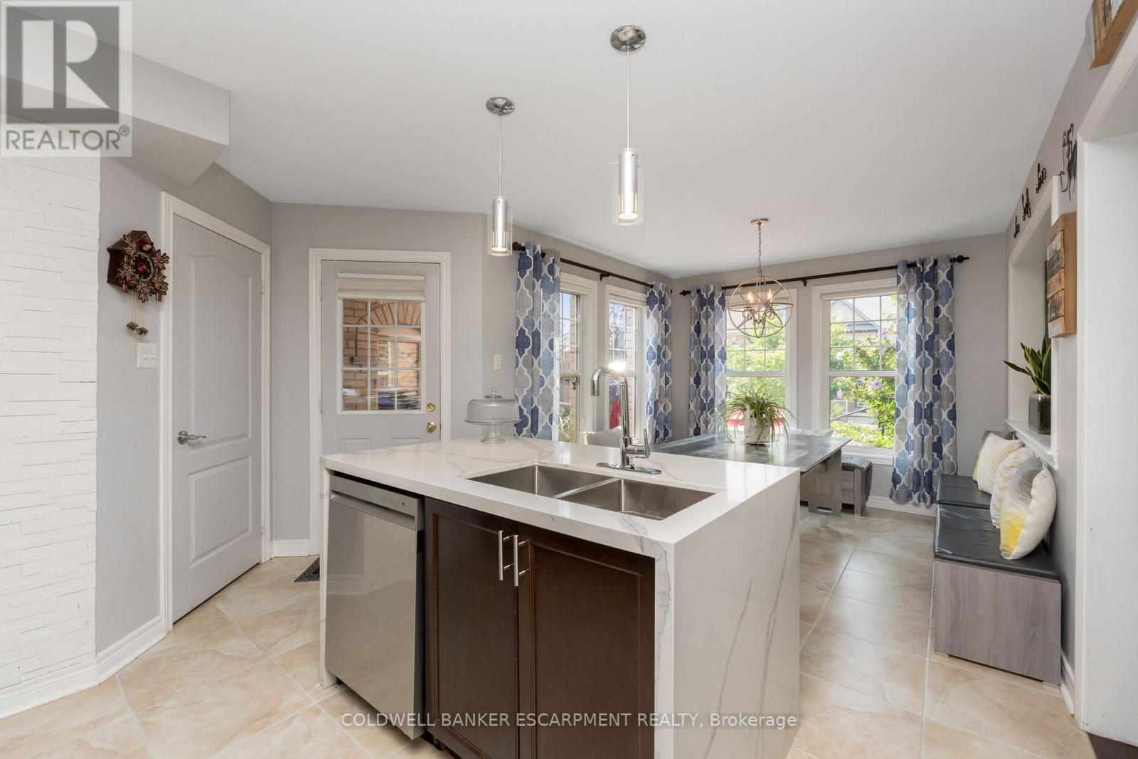 256 Landsborough Avenue S, Milton, Ontario  L9T 0T4 - Photo 10 - W12485389