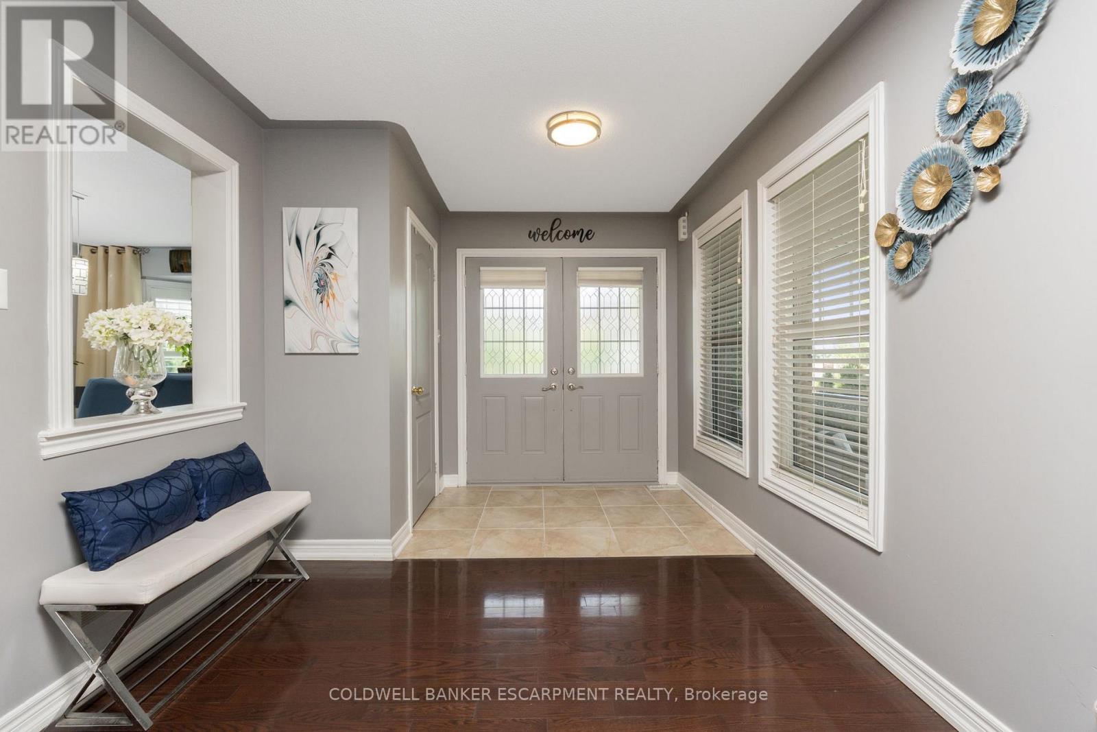 256 Landsborough Avenue S, Milton, Ontario  L9T 0T4 - Photo 5 - W12485389