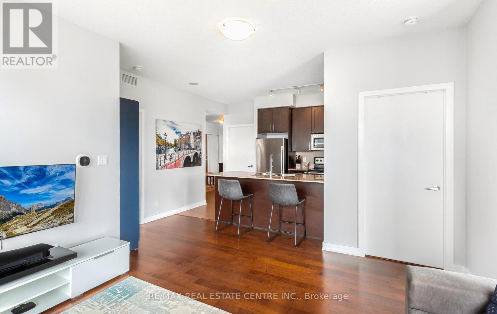 1504 - 4065 Brickstone Mews, Mississauga, Ontario  L5B 0G3 - Photo 10 - W12485396