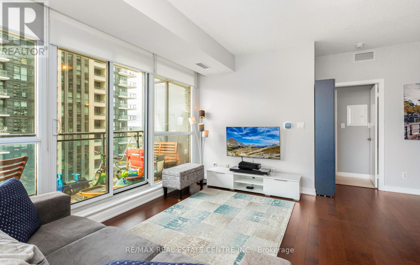 1504 - 4065 Brickstone Mews, Mississauga, Ontario  L5B 0G3 - Photo 13 - W12485396