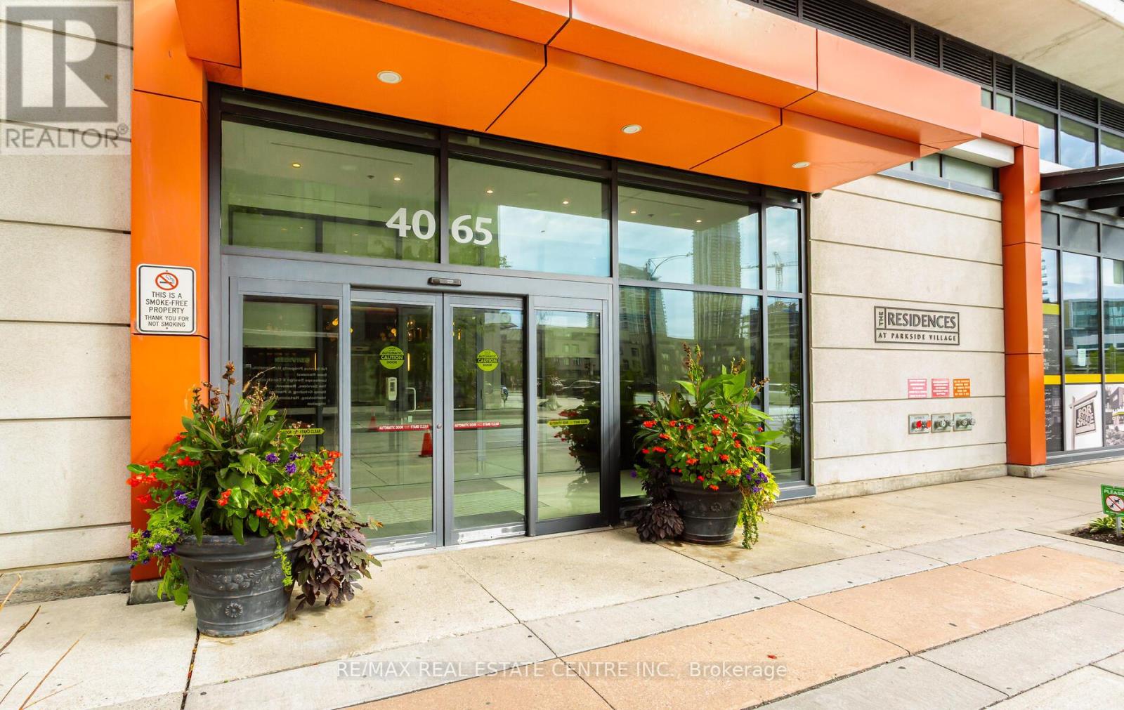 1504 - 4065 Brickstone Mews, Mississauga, Ontario  L5B 0G3 - Photo 2 - W12485396