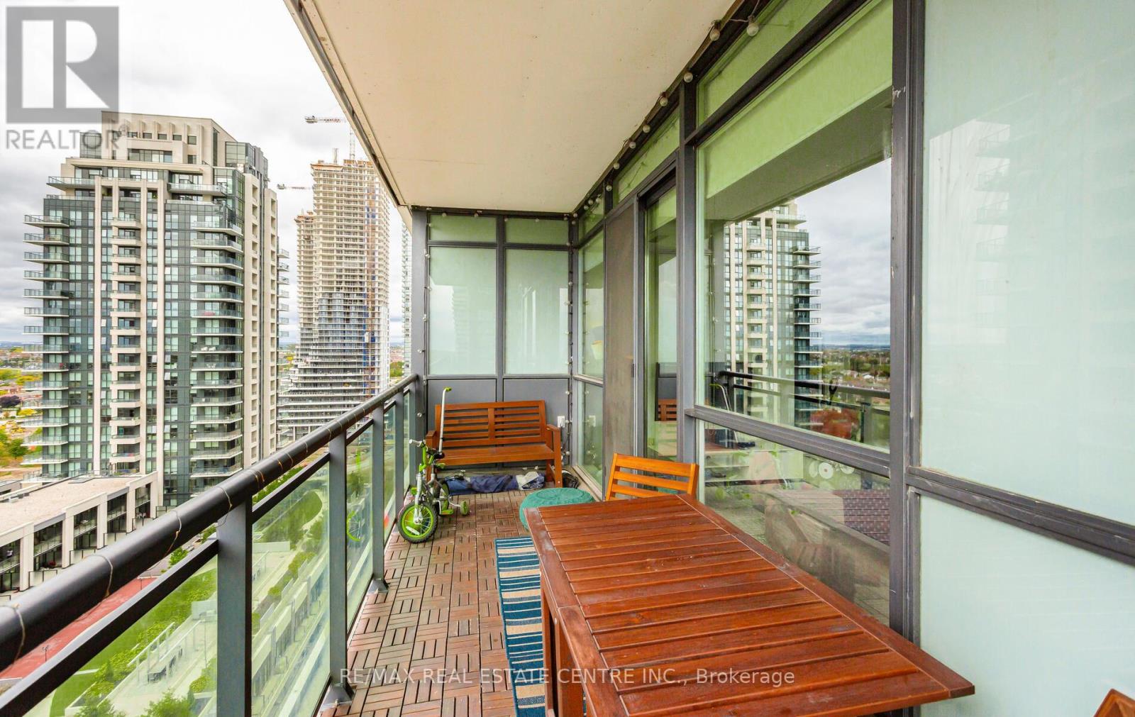 1504 - 4065 Brickstone Mews, Mississauga, Ontario  L5B 0G3 - Photo 24 - W12485396