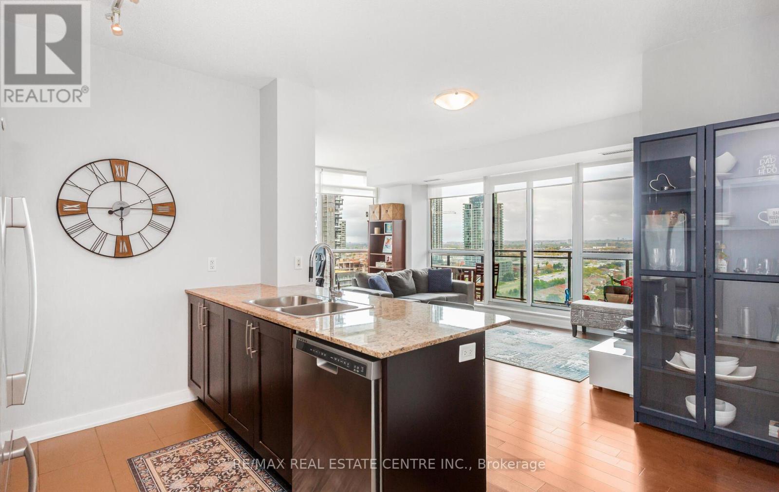 1504 - 4065 Brickstone Mews, Mississauga, Ontario  L5B 0G3 - Photo 7 - W12485396