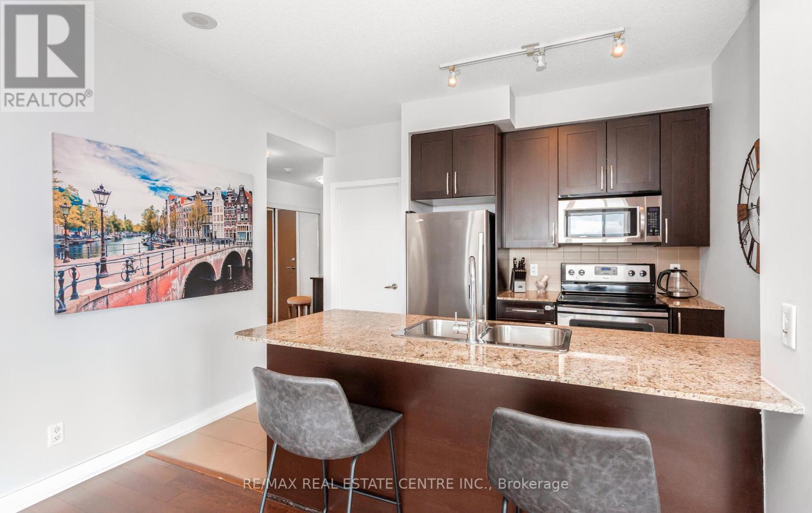 1504 - 4065 Brickstone Mews, Mississauga, Ontario  L5B 0G3 - Photo 8 - W12485396