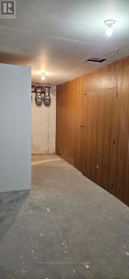 #main - 2413 St Clair Avenue W, Toronto, Ontario  M6N 1K9 - Photo 11 - W12485399