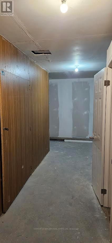 #main - 2413 St Clair Avenue W, Toronto, Ontario  M6N 1K9 - Photo 13 - W12485399