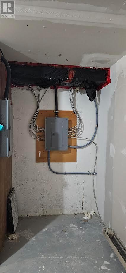 #main - 2413 St Clair Avenue W, Toronto, Ontario  M6N 1K9 - Photo 15 - W12485399