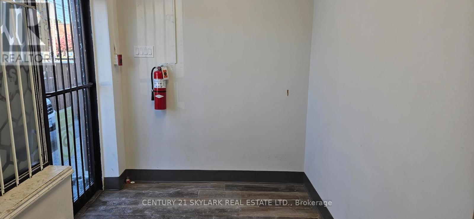 #main - 2413 St Clair Avenue W, Toronto, Ontario  M6N 1K9 - Photo 4 - W12485399